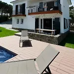 בית נופש Ideal House For Families With Pool *