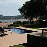 Ideal House For Families With Pool בית נופש