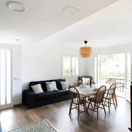 Дом отдыха Ideal House For Families With Pool