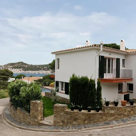 Ideal House For Families With Pool בית נופש *