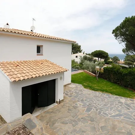 בית נופש Ideal House For Families With Pool